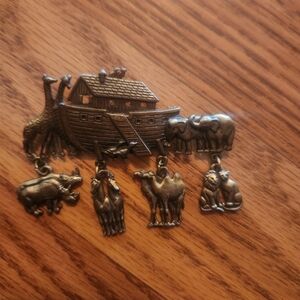Vintage JJ Jonnette Gold Toned Noah's Ark Pendant With Animal Charms Preowned